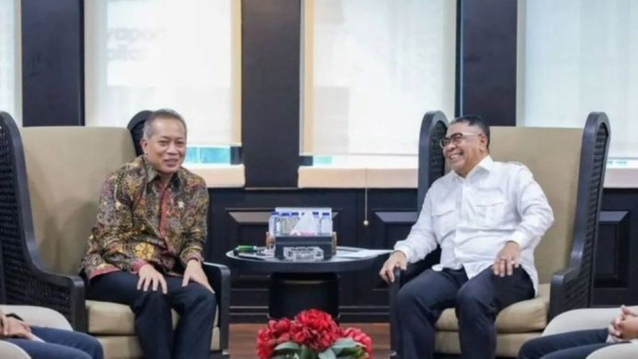 Ketua Baznas RI Sodik Mudjahid (kanan) dan Menteri Koperasi, Ferry Juliantono (kiri) dalam audiensi di Jakarta, Kamis, 25 Juni 2026. (Antara)