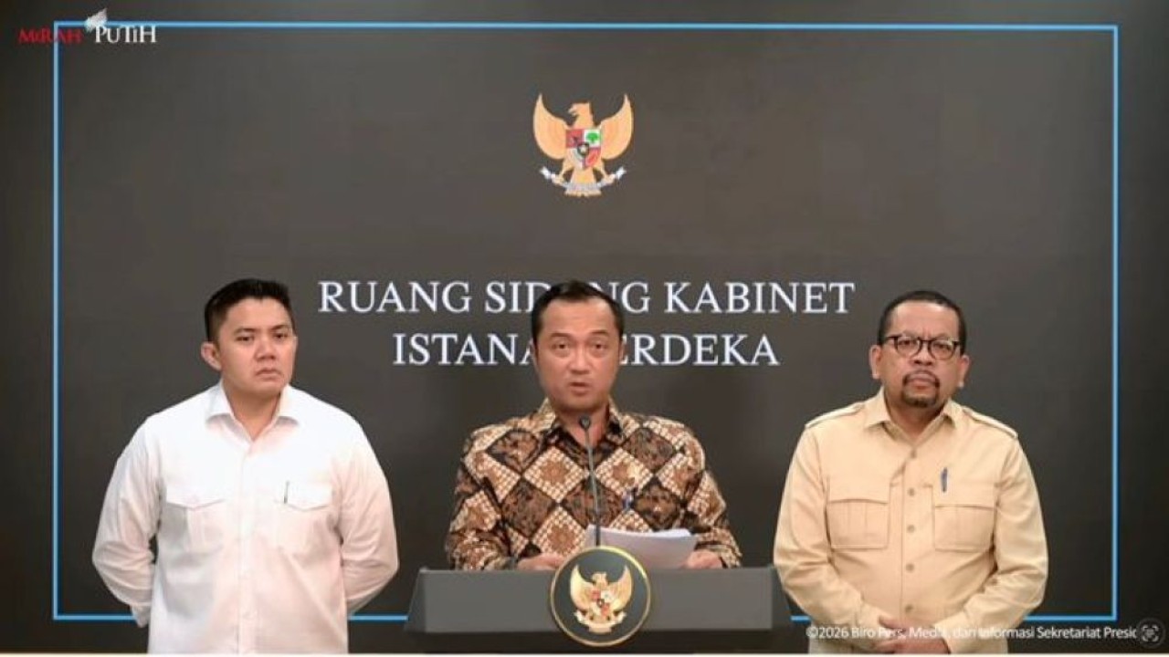 Menteri Sekretaris Negara (Mensesneg) Prasetyo Hadi mengumumkan pencopotan Kepala BGN Dadan Hindayana. (Foto: Tangkapan layar YouTube)