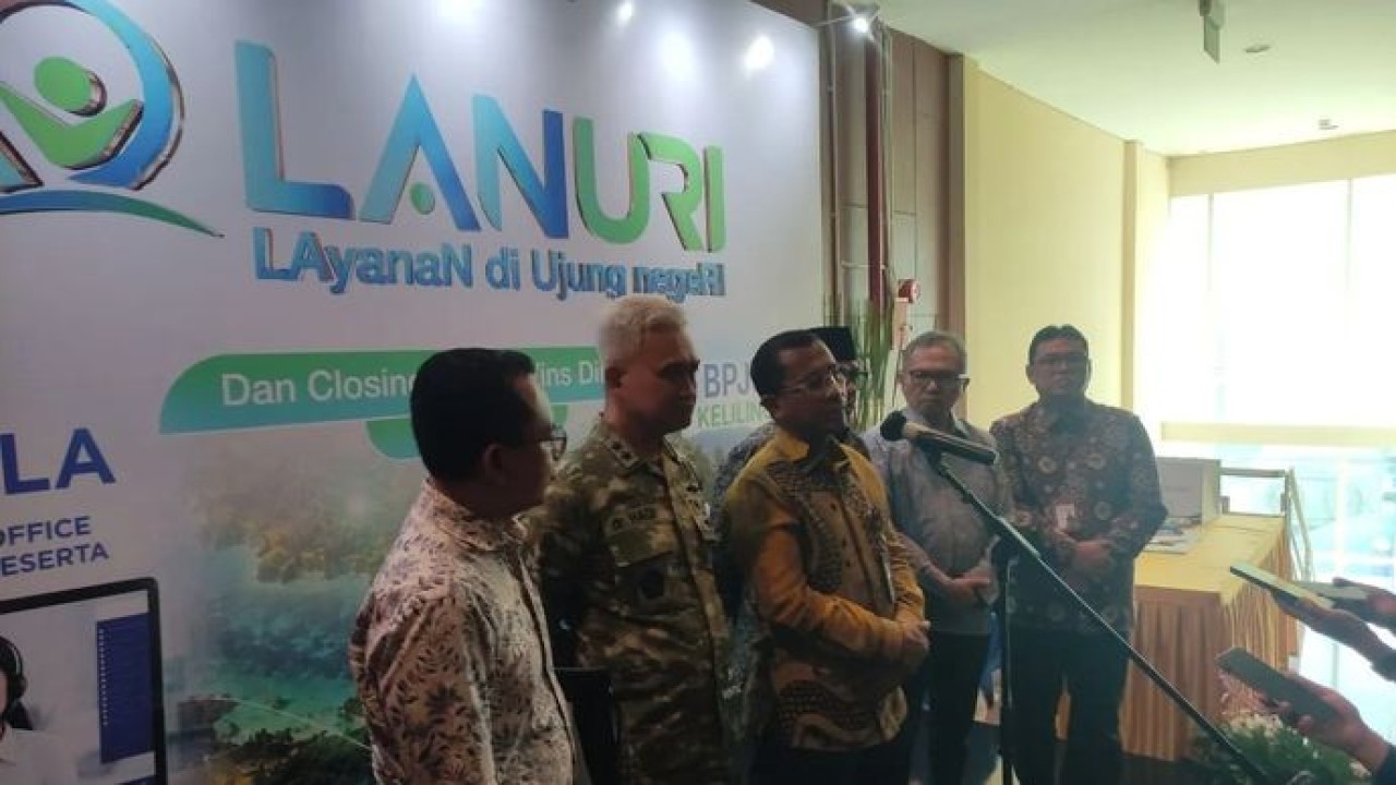Direktur Utama BPJS Kesehatan Prihati Pujowaskito memberikan keterangan pers terkait peluncuran program Layanan Ujung Negeri (LANURI) BPJS Kesehatan di Jakarta, Senin, 13 Juli 2026. (Antara)