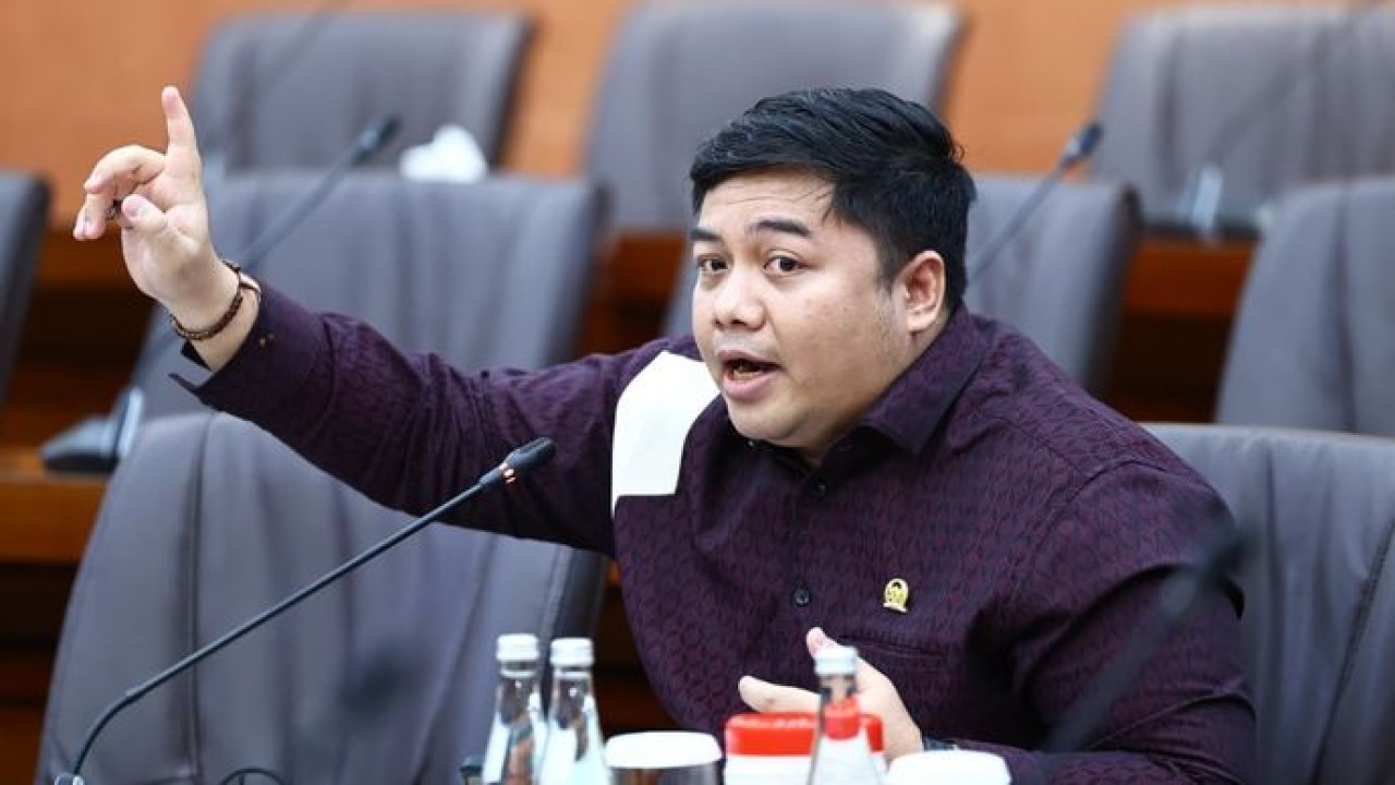 Anggota Komisi VI DPR RI, Kawendra Lukistian, atau yang akrab disapa Mas Kawe menyoroti persoalan perusahaan Over The Top (OTT) yang beroperasi di Indonesia. Menurutnya, perusahaan digital global tidak boleh hanya menikmati pasar dan infrastruktur (Dok)
