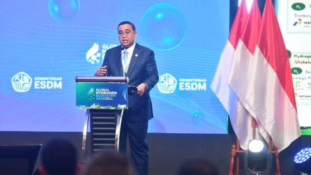 Wakil Direktur Utama Pertamina Oki Muraza memberikan sambutan saat acara Global Hydrogen Ecosystem 2026 Summit & Exhibition yang diselenggarakan di JCC Senayan, Jakarta pada Selasa, 21 Juli 2026.