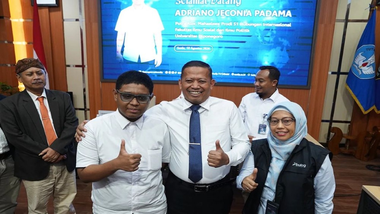 Rektor Universitas Diponegoro (Undip), Suharmono dan Adriano Jeconia Padama. (Foto: Istimewa)