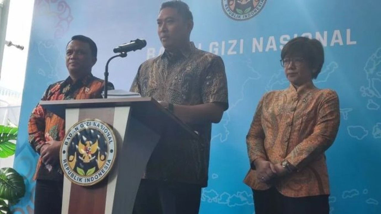 Kepala BGN Sudaryono (tengah) dalam konferensi pers di Jakarta, Jumat, 31 Juli 2026. (Antara)