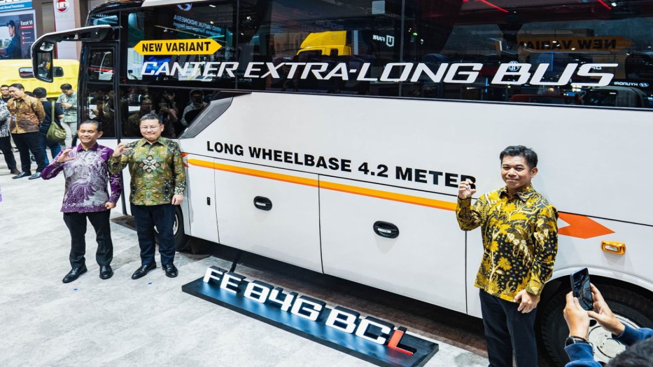 PT Krama Yudha Tiga Berlian Motors (KTB), distributor resmi Mitsubishi Fuso Truck and Bus Corporation di Indonesia, resmi memperkenalkan Canter Extra Long Bus dalam ajang GIIAS 2026 di ICE BSD, Tangerang, Rabu (29/7/2026). (Foto: Dok/Istimewa)