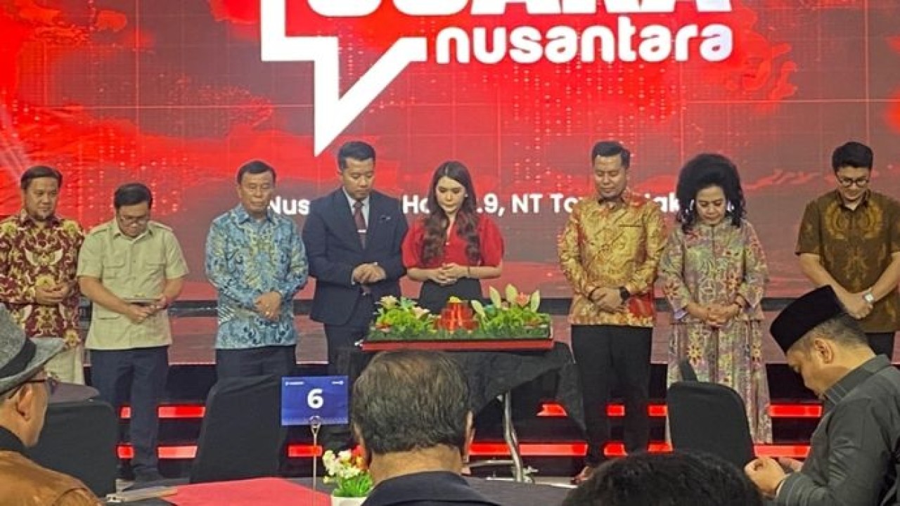 Pemotongan tumpeng dan doa bersama saat peluncuran program Suara Nusantara di Nusantara TV (NTVNews)