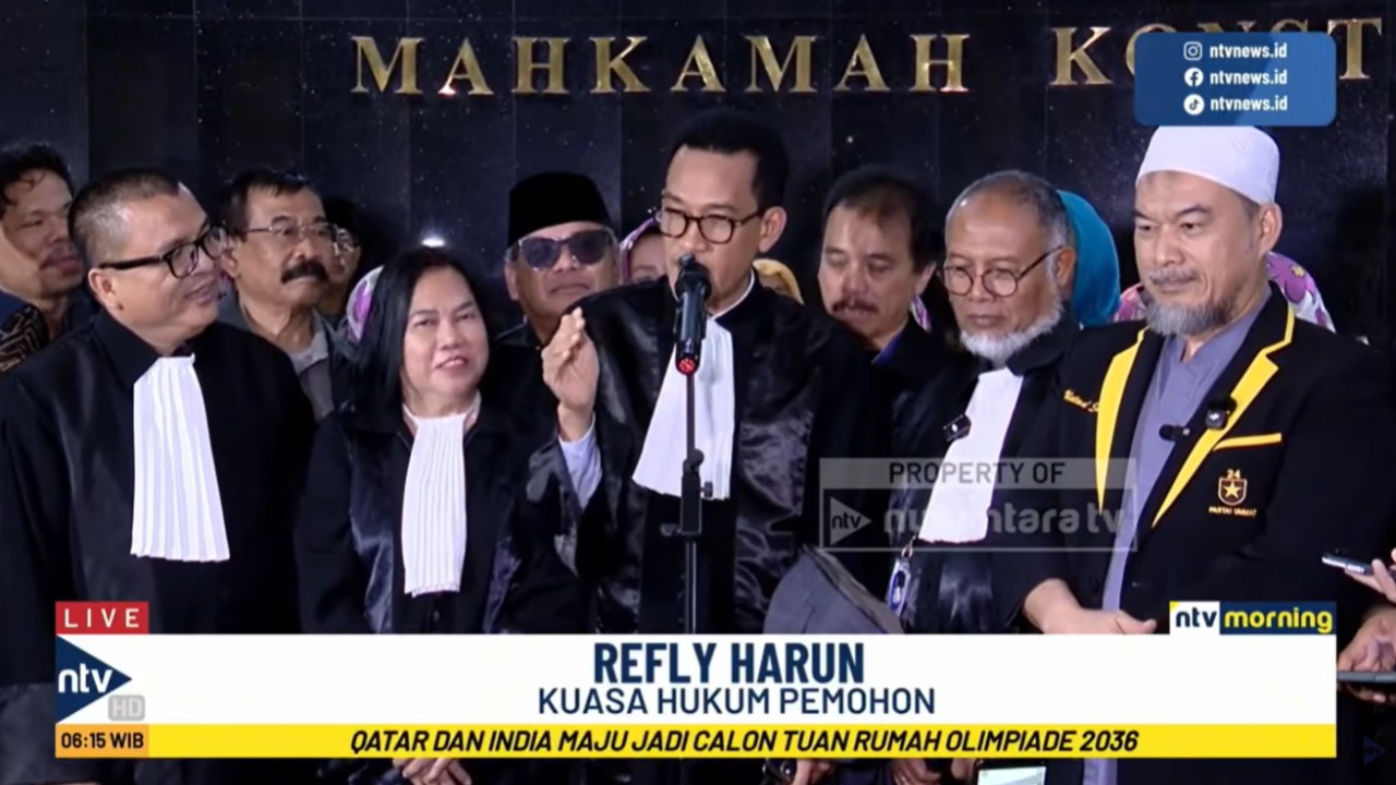 Pakar Hukum Tata Negara sekaligus kuasa hukum Denny Indrayana, Refly Harun mendorong pemakzulan Wakil Presiden Gibran Rakabuming Raka